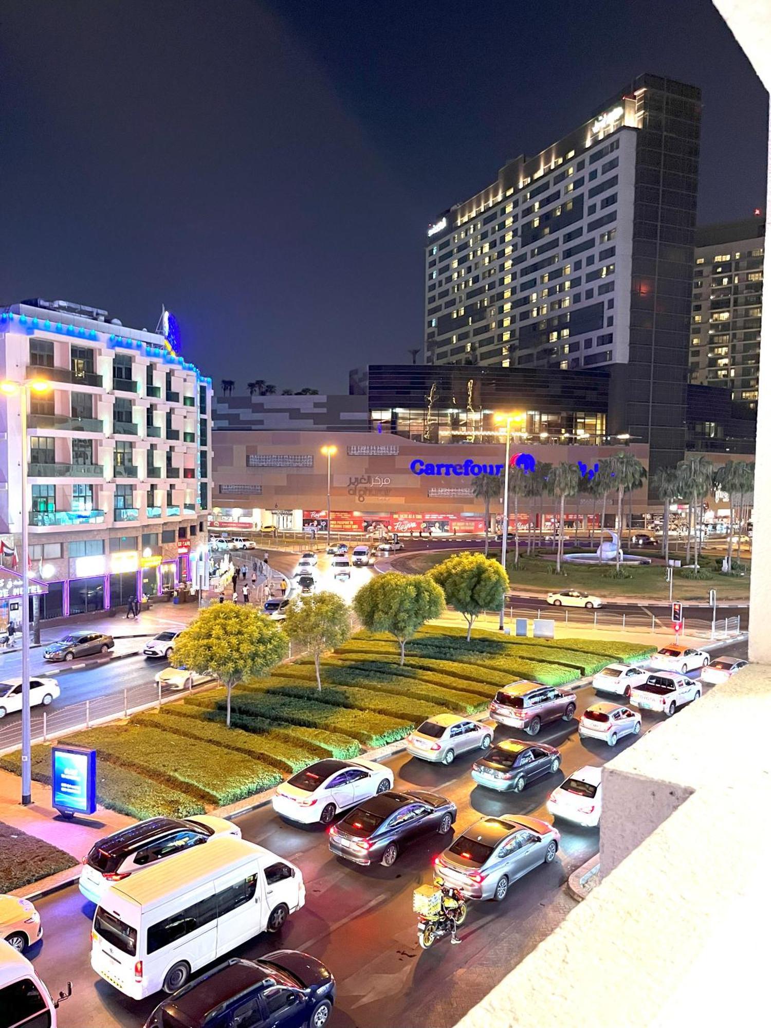 Yoko Luxury Hostel Dubai Bagian luar foto